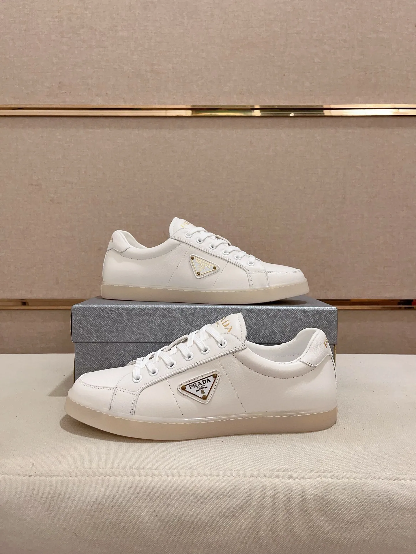 Men's shoes 💰 540💰 ✔️✔️✔️Higher version High-quality new PRADA (Prada) counters are launched at the same time. The new men's shoes and 😘 fabrics are made of high-tech glue-making technology. Lining: Full cowhide lining. 👍🏿 High-end ☄️ air-cushion molded anti-slip rubber outsole, exquisite lines, simple and elegant, comfortable and high-end for leisure travel. Code number: 38 to 44 (45 can be customized and cannot be returned or exchanged)